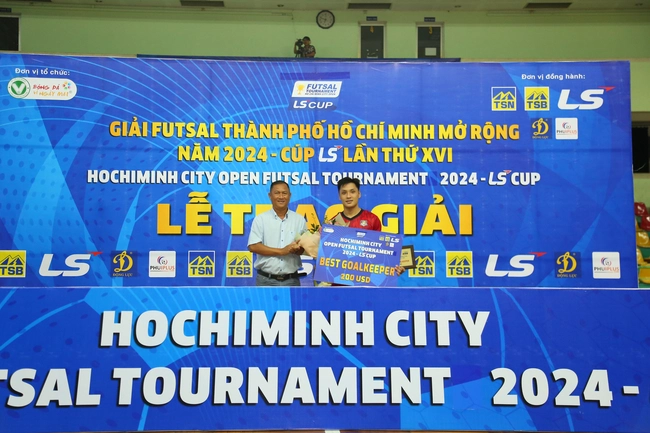 Thủ thành số 1 futsal Việt Nam được vinh danh - Ảnh 2.