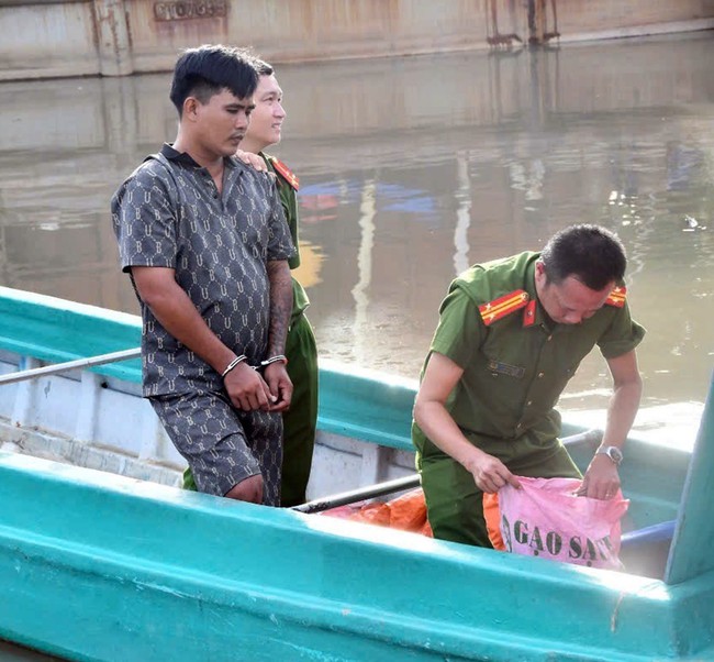 Bắt tạm giam 7 đối tượng cưỡng đoạt tài sản của ngư dân vùng ven biển  - Ảnh 2.