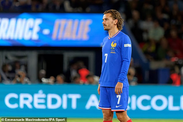 Nội bộ tuyển Pháp lục đục sau trận thua trước Ý, Mbappe nghe đồng đội mắng, Griezmann cũng chỉ lặng thing - Ảnh 2.