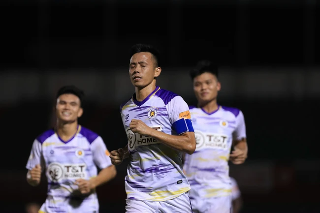 Văn Quyết tỏa sáng, giúp CLB Hà Nội thắng CLB TP HCM 2-0 ở vòng 3 V-League. Ảnh: Hoàng Linh