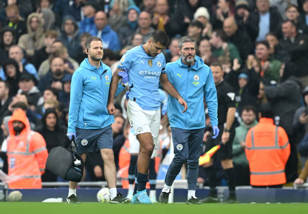 Rodri chấn thương nặng, phải rời sân sớm ở đại chiến Man City vs Arsenal - Ảnh 2.